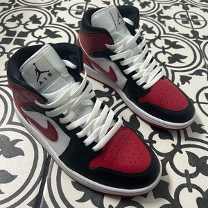 Air Jordan 1 Mid